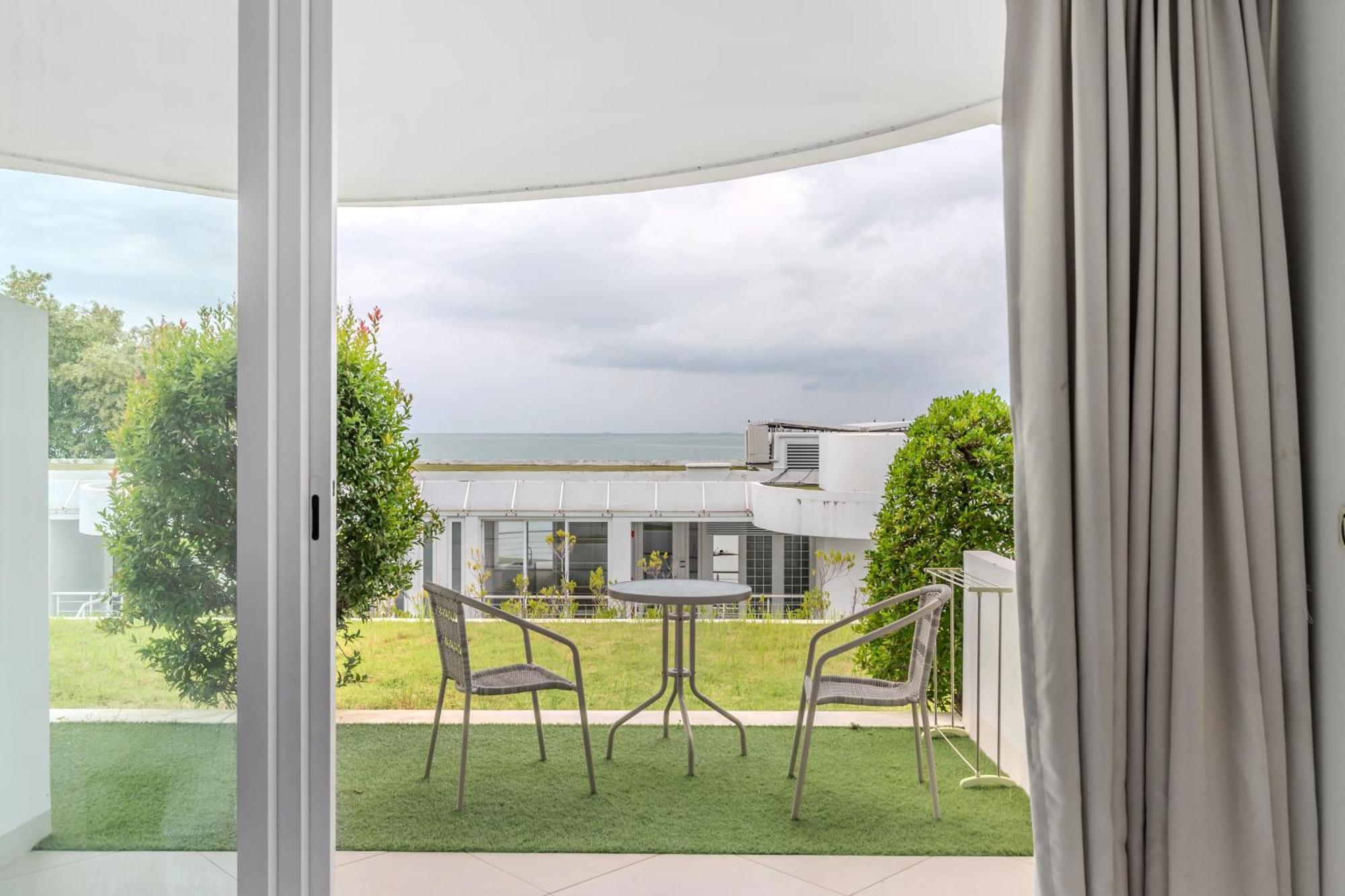 Pure Sunset Beach - Ocean View Room, Pattaya Na Chom Thian Dış mekan fotoğraf